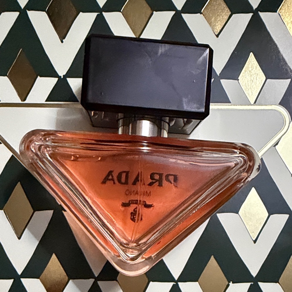 NIB Prada Paradoxe 1 oz Eau de Parfune - Picture 8 of 13